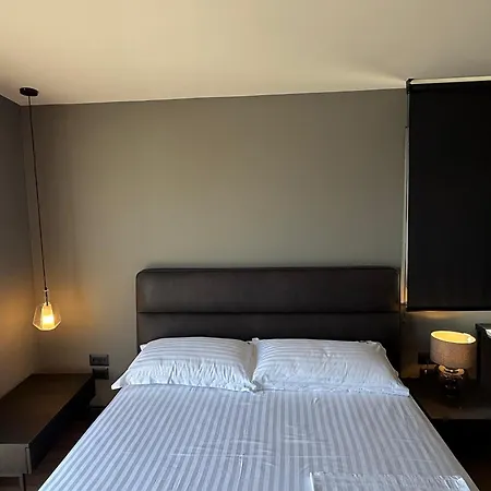 La Luxury Rooftop * Tirana