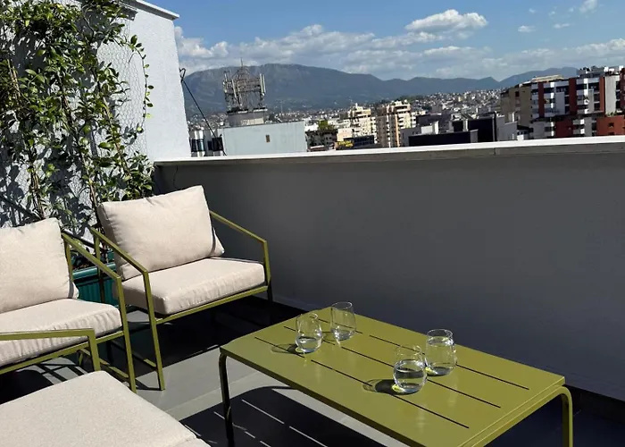 La Luxury Rooftop * Tirana